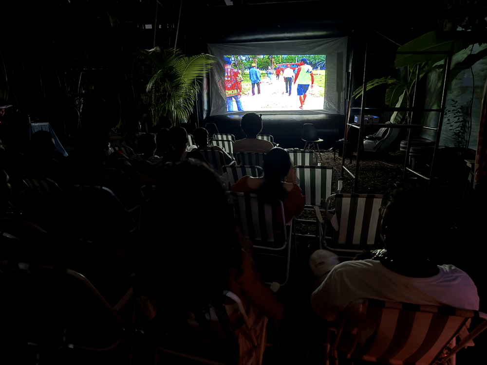 Sessão de cinema na última programação do Programa Público, no espaço Ecoamazônias.